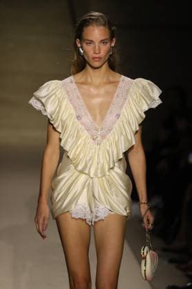 PFW - Chloe Runway A model walks the runway during the Chloe Womenswear Spring Summer 2026 show as part of Paris Fashion Week on October 05, 2025 in Paris, France. Photo by Alain-Gil Gonzalez ABACAPRESS.COM Paris France  Copyright: xGonzalezxAlain-Gil ABACAx