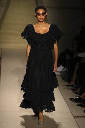 PFW - Chloe Runway A model walks the runway during the Chloe Womenswear Spring Summer 2026 show as part of Paris Fashion Week on October 05, 2025 in Paris, France. Photo by Alain-Gil Gonzalez ABACAPRESS.COM Paris France  Copyright: xGonzalezxAlain-Gil ABACAx
