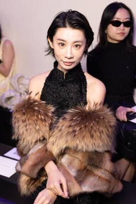 Guest au front Row du défilé Shiatzi Chen Collection Femme Prêt à Porter Printemps Eté 2026 lors de la Fashion Week de Paris PFW , le 6 octobre 2025 Julien Sarkissian Bestimage Front Row of the Shiatzi Chen Women Ready to Wear Spring Summer 2026 Collection fashion show, during Paris Fashion Week, on October 6th, 2025 Paris France  Copyright: xJulienxSarkissianx xBestimagexJulienxSarkissianx xBestimagex