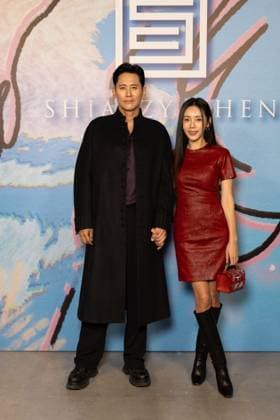 Xiaoguang Yu,Choo Ja Hyun au photocall du défilé Shiatzi Chen Collection Femme Prêt à Porter Printemps Eté 2026 au palais de Tokyo lors de la Fashion Week de Paris PFW , le 6 octobre 2025 Julien Sarkissian Bestimage Photocall of Shiatzi Chen Women Ready to Wear Spring Summer 2026 Collection fashion show, during Paris Fashion Week, on October 6th, 2025 Paris France  Copyright: xJulienxSarkissianx xBestimagexJulienxSarkissianx xBestimagex