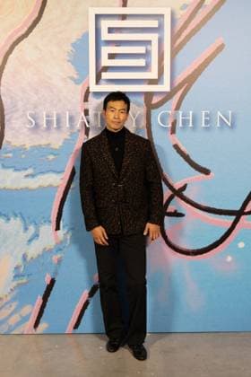 Guest au photocall du défilé Shiatzi Chen Collection Femme Prêt à Porter Printemps Eté 2026 au palais de Tokyo lors de la Fashion Week de Paris PFW , le 6 octobre 2025 Julien Sarkissian Bestimage Photocall of Shiatzi Chen Women Ready to Wear Spring Summer 2026 Collection fashion show, during Paris Fashion Week, on October 6th, 2025 Paris France  Copyright: xJulienxSarkissianx xBestimagexJulienxSarkissianx xBestimagex