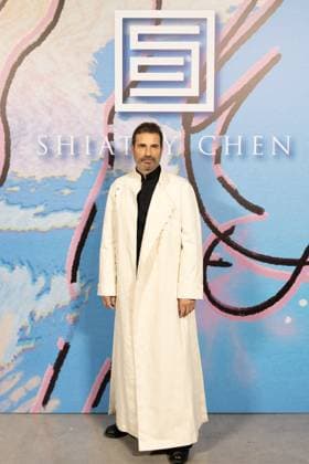 Richard Orlinski au photocall du défilé Shiatzi Chen Collection Femme Prêt à Porter Printemps Eté 2026 au palais de Tokyo lors de la Fashion Week de Paris PFW , le 6 octobre 2025 Julien Sarkissian Bestimage Photocall of Shiatzi Chen Women Ready to Wear Spring Summer 2026 Collection fashion show, during Paris Fashion Week, on October 6th, 2025 Paris France  Copyright: xJulienxSarkissianx xBestimagexJulienxSarkissianx xBestimagex