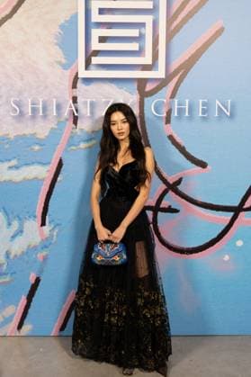 I Hua Wu au photocall du défilé Shiatzi Chen Collection Femme Prêt à Porter Printemps Eté 2026 au palais de Tokyo lors de la Fashion Week de Paris PFW , le 6 octobre 2025 Julien Sarkissian Bestimage Photocall of Shiatzi Chen Women Ready to Wear Spring Summer 2026 Collection fashion show, during Paris Fashion Week, on October 6th, 2025 Paris France  Copyright: xJulienxSarkissianx xBestimagexJulienxSarkissianx xBestimagex