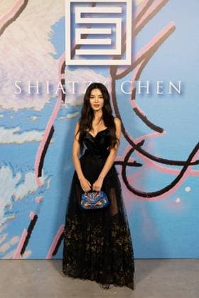 I Hua Wu au photocall du défilé Shiatzi Chen Collection Femme Prêt à Porter Printemps Eté 2026 au palais de Tokyo lors de la Fashion Week de Paris PFW , le 6 octobre 2025 Julien Sarkissian Bestimage Photocall of Shiatzi Chen Women Ready to Wear Spring Summer 2026 Collection fashion show, during Paris Fashion Week, on October 6th, 2025 Paris France  Copyright: xJulienxSarkissianx xBestimagexJulienxSarkissianx xBestimagex