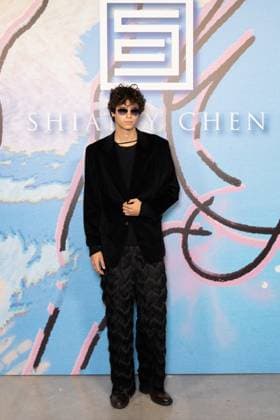 Guest au photocall du défilé Shiatzi Chen Collection Femme Prêt à Porter Printemps Eté 2026 au palais de Tokyo lors de la Fashion Week de Paris PFW , le 6 octobre 2025 Julien Sarkissian Bestimage Photocall of Shiatzi Chen Women Ready to Wear Spring Summer 2026 Collection fashion show, during Paris Fashion Week, on October 6th, 2025 Paris France  Copyright: xJulienxSarkissianx xBestimagexJulienxSarkissianx xBestimagex