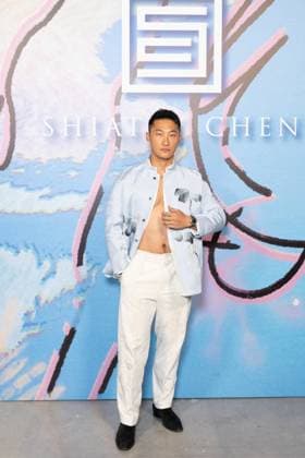 Guest au photocall du défilé Shiatzi Chen Collection Femme Prêt à Porter Printemps Eté 2026 au palais de Tokyo lors de la Fashion Week de Paris PFW , le 6 octobre 2025 Julien Sarkissian Bestimage Photocall of Shiatzi Chen Women Ready to Wear Spring Summer 2026 Collection fashion show, during Paris Fashion Week, on October 6th, 2025 Paris France  Copyright: xJulienxSarkissianx xBestimagexJulienxSarkissianx xBestimagex