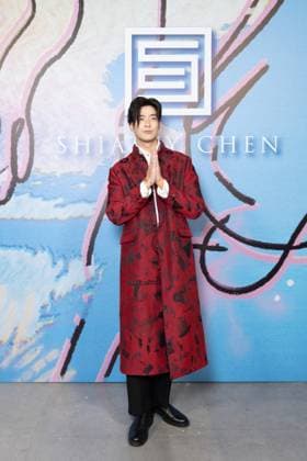 James at the photocall of Shiatzi Chen Women Ready to Wear Spring Summer 2026 Collection fashion show at Palais de Tokyo during Paris Fashion Week PFW, on October 6th, 2025 Julien Sarkissian Bestimage Photocall of Shiatzi Chen Women Ready to Wear Spring Summer 2026 Collection fashion show, during Paris Fashion Week, on October 6th, 2025 Paris France  Copyright: xJulienxSarkissianx xBestimagexJulienxSarkissianx xBestimagex