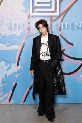Guest au photocall du défilé Shiatzi Chen Collection Femme Prêt à Porter Printemps Eté 2026 au palais de Tokyo lors de la Fashion Week de Paris PFW , le 6 octobre 2025 Julien Sarkissian Bestimage Photocall of Shiatzi Chen Women Ready to Wear Spring Summer 2026 Collection fashion show, during Paris Fashion Week, on October 6th, 2025 Paris France  Copyright: xJulienxSarkissianx xBestimagexJulienxSarkissianx xBestimagex