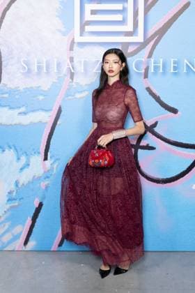 I Hua Wu au photocall du défilé Shiatzi Chen Collection Femme Prêt à Porter Printemps Eté 2026 au palais de Tokyo lors de la Fashion Week de Paris PFW , le 6 octobre 2025 Julien Sarkissian Bestimage Photocall of Shiatzi Chen Women Ready to Wear Spring Summer 2026 Collection fashion show, during Paris Fashion Week, on October 6th, 2025 Paris France  Copyright: xJulienxSarkissianx xBestimagexJulienxSarkissianx xBestimagex