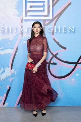 I Hua Wu au photocall du défilé Shiatzi Chen Collection Femme Prêt à Porter Printemps Eté 2026 au palais de Tokyo lors de la Fashion Week de Paris PFW , le 6 octobre 2025 Julien Sarkissian Bestimage Photocall of Shiatzi Chen Women Ready to Wear Spring Summer 2026 Collection fashion show, during Paris Fashion Week, on October 6th, 2025 Paris France  Copyright: xJulienxSarkissianx xBestimagexJulienxSarkissianx xBestimagex
