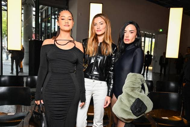 Exclusive Lena Mahfouf Lena Situations , Phoebe Tonkin et Demi Lovato au Front Row du défilé COPERNI Collection Femme Prêt à Porter Printemps Eté 2026 lors de la Fashion Week de Paris PFW , au Centre Pompidou, à Paris, France, le 6 octobre 2026 Pierre Perusseau Bestimage Exclusive Front Row Coperni Fashion Show Ready to Wear Collection Spring Summer 2026 during Paris Fashion Week on 6, october, 2025 Paris France  Copyright: xTizianoxDaxSilvax-xPierrexPerusseaux xBestimagexTizianoxDaxSilvax-xPierrexPerusseaux xBestimagex