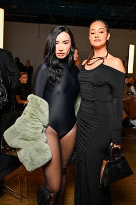 Exclusive Demi Lovato et Lena Mahfouf Lena Situations au Front Row du défilé COPERNI Collection Femme Prêt à Porter Printemps Eté 2026 lors de la Fashion Week de Paris PFW , au Centre Pompidou, à Paris, France, le 6 octobre 2026 Pierre Perusseau Bestimage Exclusive Front Row Coperni Fashion Show Ready to Wear Collection Spring Summer 2026 during Paris Fashion Week on 6, october, 2025 Paris France  Copyright: xTizianoxDaxSilvax-xPierrexPerusseaux xBestimagexTizianoxDaxSilvax-xPierrexPerusseaux xBestimagex