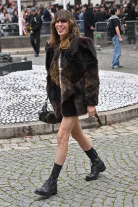 PFW Miu Miu Outside Arrivals Lou Doillon arriving at Miu Miu show during Paris Fashion Week in Paris, France on October 6, 2025. Photo by Julien Reynaud APS-Medias ABACAPRESS.COM Paris France  Copyright: xReynaudxJulien APS-Medias ABACAx