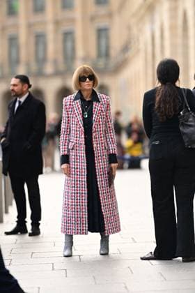 Exclusive Anna Wintour leaves the Ritz Paris Hotel during Paris Fashion Week PFW , at Place Vendôme, in Paris, France, on October 6, 2025 Pierre Perusseau Bestimage Exclusive Anna Wintour leaves the Ritz Paris Hotel during Paris Fashion Week PFW , at Place Vendôme, in Paris, France, on October 6, 2025 Paris France Copyright: xTizianoxDaxSilvax-xPierrexPerusseaux xBestimagexTizianoxDaxSilvax-xPierrexPerusseaux xBestimagex