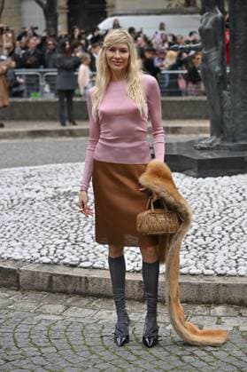 PFW Miu Miu Outside Arrivals Guest arriving at Miu Miu show during Paris Fashion Week in Paris, France on October 6, 2025. Photo by Julien Reynaud APS-Medias ABACAPRESS.COM Paris France  Copyright: xReynaudxJulien APS-Medias ABACAx