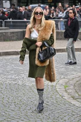 PFW Miu Miu Outside Arrivals Leonie Hanne arriving at Miu Miu show during Paris Fashion Week in Paris, France on October 6, 2025. Photo by Julien Reynaud APS-Medias ABACAPRESS.COM Paris France  Copyright: xReynaudxJulien APS-Medias ABACAx