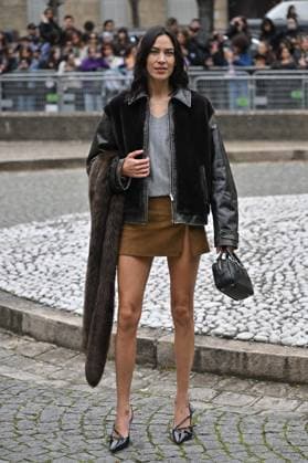 PFW Miu Miu Outside Arrivals Alexa Chung arriving at Miu Miu show during Paris Fashion Week in Paris, France on October 6, 2025. Photo by Julien Reynaud APS-Medias ABACAPRESS.COM Paris France  Copyright: xReynaudxJulien APS-Medias ABACAx