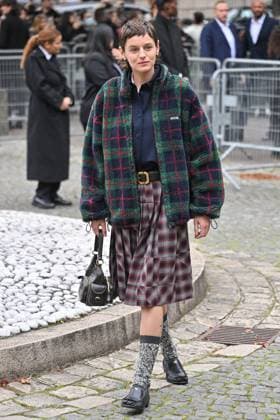 PFW Miu Miu Outside Arrivals Emma Corrin arriving at Miu Miu show during Paris Fashion Week in Paris, France on October 6, 2025. Photo by Julien Reynaud APS-Medias ABACAPRESS.COM Paris France  Copyright: xReynaudxJulien APS-Medias ABACAx