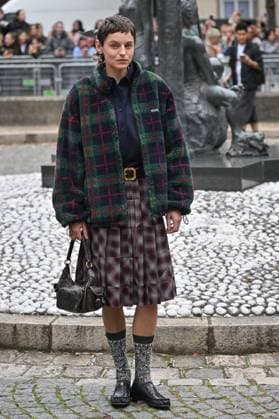 PFW Miu Miu Outside Arrivals Emma Corrin arriving at Miu Miu show during Paris Fashion Week in Paris, France on October 6, 2025. Photo by Julien Reynaud APS-Medias ABACAPRESS.COM Paris France  Copyright: xReynaudxJulien APS-Medias ABACAx