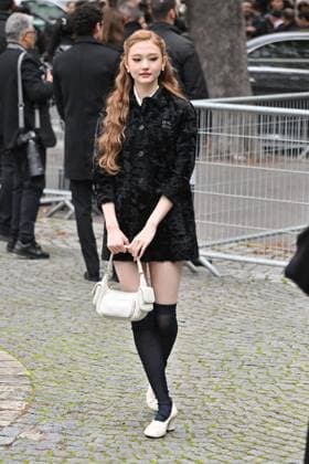 PFW Miu Miu Outside Arrivals Guest arriving at Miu Miu show during Paris Fashion Week in Paris, France on October 6, 2025. Photo by Julien Reynaud APS-Medias ABACAPRESS.COM Paris France  Copyright: xReynaudxJulien APS-Medias ABACAx