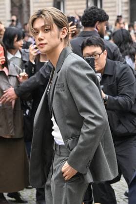 PFW Miu Miu Outside Arrivals Guest arriving at Miu Miu show during Paris Fashion Week in Paris, France on October 6, 2025. Photo by Julien Reynaud APS-Medias ABACAPRESS.COM Paris France  Copyright: xReynaudxJulien APS-Medias ABACAx