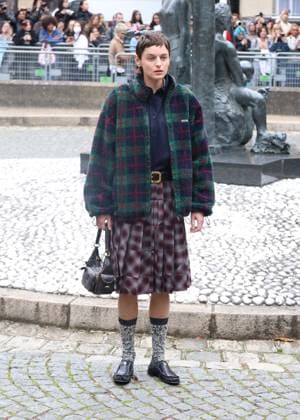 Emma Corrin at the arrivals of the Miu Miu Fashion Show Ready to Wear Women Collection Spring Summer 2026 during Paris Fashion Week PFW , at the Economic, Social and Environmental Council, Palais d lena, in Paris, France, on October 6, 2025 Denis Guignebourg Bestimage Arrivals Balenciaga Fashion Show Ready to Wear Collection Spring Summer 2026 during Paris Fashion Week on 6, october, 2025 Paris France  Copyright: xDenisxGuignebourgx xBestimagexDenisxGuignebourgx xBestimagex