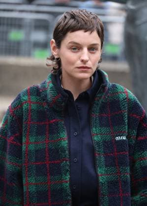Emma Corrin at the arrivals of the Miu Miu Fashion Show Ready to Wear Women Collection Spring Summer 2026 during Paris Fashion Week PFW , at the Economic, Social and Environmental Council, Palais d lena, in Paris, France, on October 6, 2025 Denis Guignebourg Bestimage Arrivals Balenciaga Fashion Show Ready to Wear Collection Spring Summer 2026 during Paris Fashion Week on 6, october, 2025 Paris France  Copyright: xDenisxGuignebourgx xBestimagexDenisxGuignebourgx xBestimagex