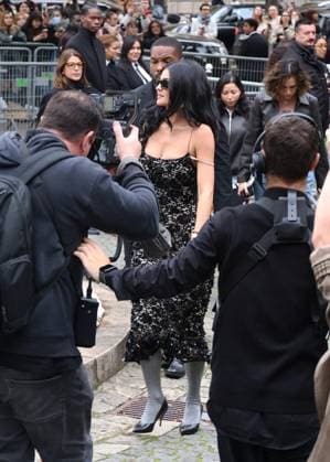 Kylie Jenner at the arrivals of the fashion show Miu Miu Collection Femme Prêt à Porter Printemps Eté 2026 during Paris Fashion Week PFW , au Conseil Économique, social et environnemental, Palais d lena, à Paris, France, le 6 octobre 2025 Denis Guignebourg Bestimage Arrivals Balenciaga Fashion Show Ready to Wear Collection Spring Summer 2026 during Paris Fashion Week on 6, october, 2025 Paris France  Copyright: xDenisxGuignebourgx xBestimagexDenisxGuignebourgx xBestimagex