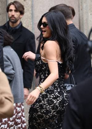 Kylie Jenner at the arrivals of the fashion show Miu Miu Collection Femme Prêt à Porter Printemps Eté 2026 during Paris Fashion Week PFW , au Conseil Économique, social et environnemental, Palais d lena, à Paris, France, le 6 octobre 2025 Denis Guignebourg Bestimage Arrivals Balenciaga Fashion Show Ready to Wear Collection Spring Summer 2026 during Paris Fashion Week on 6, october, 2025 Paris France  Copyright: xDenisxGuignebourgx xBestimagexDenisxGuignebourgx xBestimagex