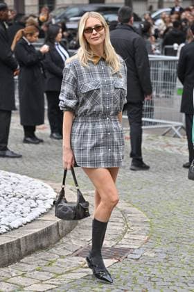 PFW Miu Miu Outside Arrivals Poppy Delevingne arriving at Miu Miu show during Paris Fashion Week in Paris, France on October 6, 2025. Photo by Julien Reynaud APS-Medias ABACAPRESS.COM Paris France  Copyright: xReynaudxJulien APS-Medias ABACAx