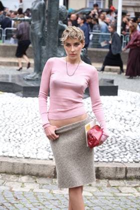 Guest at the arrivals of the Miu Miu Fashion Show Ready to Wear Women Collection Spring Summer 2026 during Paris Fashion Week PFW , at the Economic, Social and Environmental Council, Palais d lena, in Paris, France, on October 6, 2025 Denis Guignebourg Bestimage Arrivals Balenciaga Fashion Show Ready to Wear Collection Spring Summer 2026 during Paris Fashion Week on 6, october, 2025 Paris France  Copyright: xDenisxGuignebourgx xBestimagexDenisxGuignebourgx xBestimagex