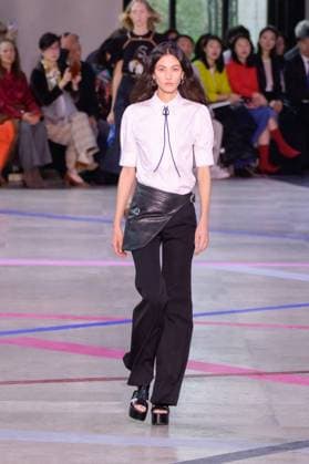 PFW - Shiatzy Chen Runway A model walks the runway during the Shiatzy Chen Womenswear Spring Summer 2026 show as part of Paris Fashion Week on October 6, 2025 in Paris, France. Photo by Jana Call me J ABACAPRESS.COM Paris Ile de France France  Copyright: xJanaxCallxmexJ ABACAx