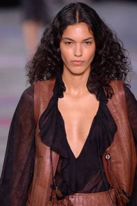 PFW - Shiatzy Chen Runway A model walks the runway during the Shiatzy Chen Womenswear Spring Summer 2026 show as part of Paris Fashion Week on October 6, 2025 in Paris, France. Photo by Jana Call me J ABACAPRESS.COM Paris Ile de France France  Copyright: xJanaxCallxmexJ ABACAx