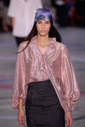 PFW - Shiatzy Chen Runway A model walks the runway during the Shiatzy Chen Womenswear Spring Summer 2026 show as part of Paris Fashion Week on October 6, 2025 in Paris, France. Photo by Jana Call me J ABACAPRESS.COM Paris Ile de France France  Copyright: xJanaxCallxmexJ ABACAx