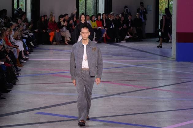 PFW - Shiatzy Chen Runway A model walks the runway during the Shiatzy Chen Womenswear Spring Summer 2026 show as part of Paris Fashion Week on October 6, 2025 in Paris, France. Photo by Jana Call me J ABACAPRESS.COM Paris Ile de France France  Copyright: xJanaxCallxmexJ ABACAx