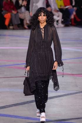 PFW - Shiatzy Chen Runway A model walks the runway during the Shiatzy Chen Womenswear Spring Summer 2026 show as part of Paris Fashion Week on October 6, 2025 in Paris, France. Photo by Jana Call me J ABACAPRESS.COM Paris Ile de France France  Copyright: xJanaxCallxmexJ ABACAx
