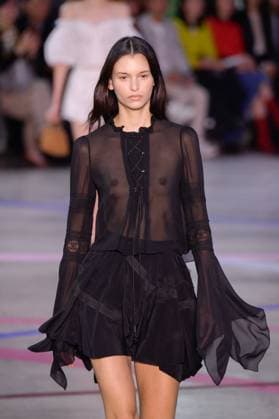 PFW - Shiatzy Chen Runway A model walks the runway during the Shiatzy Chen Womenswear Spring Summer 2026 show as part of Paris Fashion Week on October 6, 2025 in Paris, France. Photo by Jana Call me J ABACAPRESS.COM Paris Ile de France France  Copyright: xJanaxCallxmexJ ABACAx
