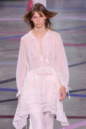 PFW - Shiatzy Chen Runway A model walks the runway during the Shiatzy Chen Womenswear Spring Summer 2026 show as part of Paris Fashion Week on October 6, 2025 in Paris, France. Photo by Jana Call me J ABACAPRESS.COM Paris Ile de France France  Copyright: xJanaxCallxmexJ ABACAx
