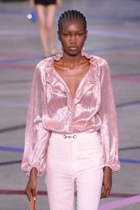 PFW - Shiatzy Chen Runway A model walks the runway during the Shiatzy Chen Womenswear Spring Summer 2026 show as part of Paris Fashion Week on October 6, 2025 in Paris, France. Photo by Jana Call me J ABACAPRESS.COM Paris Ile de France France  Copyright: xJanaxCallxmexJ ABACAx