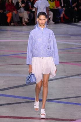 PFW - Shiatzy Chen Runway A model walks the runway during the Shiatzy Chen Womenswear Spring Summer 2026 show as part of Paris Fashion Week on October 6, 2025 in Paris, France. Photo by Jana Call me J ABACAPRESS.COM Paris Ile de France France  Copyright: xJanaxCallxmexJ ABACAx