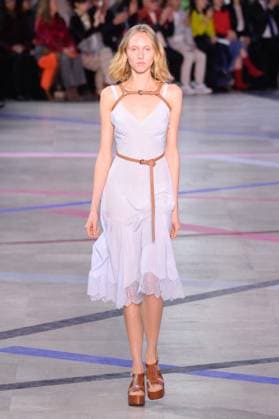 PFW - Shiatzy Chen Runway A model walks the runway during the Shiatzy Chen Womenswear Spring Summer 2026 show as part of Paris Fashion Week on October 6, 2025 in Paris, France. Photo by Jana Call me J ABACAPRESS.COM Paris Ile de France France  Copyright: xJanaxCallxmexJ ABACAx