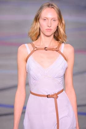 PFW - Shiatzy Chen Runway A model walks the runway during the Shiatzy Chen Womenswear Spring Summer 2026 show as part of Paris Fashion Week on October 6, 2025 in Paris, France. Photo by Jana Call me J ABACAPRESS.COM Paris Ile de France France  Copyright: xJanaxCallxmexJ ABACAx