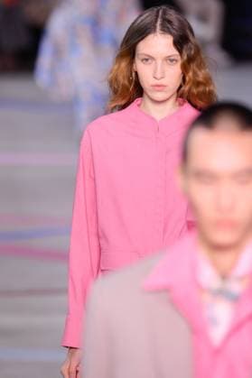 PFW - Shiatzy Chen Runway A model walks the runway during the Shiatzy Chen Womenswear Spring Summer 2026 show as part of Paris Fashion Week on October 6, 2025 in Paris, France. Photo by Jana Call me J ABACAPRESS.COM Paris Ile de France France  Copyright: xJanaxCallxmexJ ABACAx
