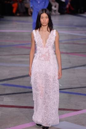 PFW - Shiatzy Chen Runway A model walks the runway during the Shiatzy Chen Womenswear Spring Summer 2026 show as part of Paris Fashion Week on October 6, 2025 in Paris, France. Photo by Jana Call me J ABACAPRESS.COM Paris Ile de France France  Copyright: xJanaxCallxmexJ ABACAx