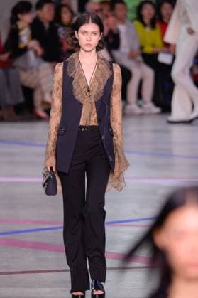 PFW - Shiatzy Chen Runway A model walks the runway during the Shiatzy Chen Womenswear Spring Summer 2026 show as part of Paris Fashion Week on October 6, 2025 in Paris, France. Photo by Jana Call me J ABACAPRESS.COM Paris Ile de France France  Copyright: xJanaxCallxmexJ ABACAx