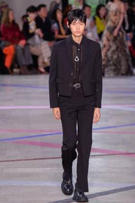 PFW - Shiatzy Chen Runway A model walks the runway during the Shiatzy Chen Womenswear Spring Summer 2026 show as part of Paris Fashion Week on October 6, 2025 in Paris, France. Photo by Jana Call me J ABACAPRESS.COM Paris Ile de France France  Copyright: xJanaxCallxmexJ ABACAx