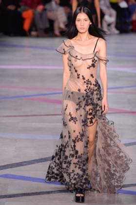 PFW - Shiatzy Chen Runway A model walks the runway during the Shiatzy Chen Womenswear Spring Summer 2026 show as part of Paris Fashion Week on October 6, 2025 in Paris, France. Photo by Jana Call me J ABACAPRESS.COM Paris Ile de France France  Copyright: xJanaxCallxmexJ ABACAx