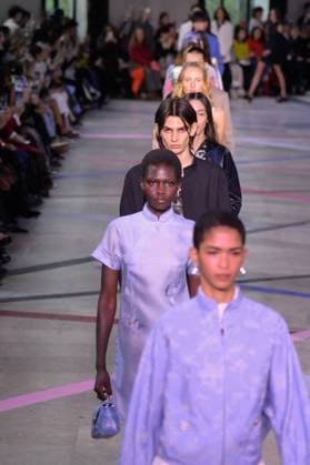 PFW - Shiatzy Chen Runway A model walks the runway during the Shiatzy Chen Womenswear Spring Summer 2026 show as part of Paris Fashion Week on October 6, 2025 in Paris, France. Photo by Jana Call me J ABACAPRESS.COM Paris Ile de France France  Copyright: xJanaxCallxmexJ ABACAx