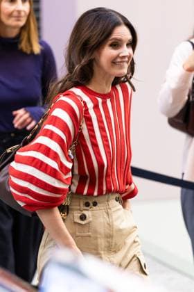 Lana Del Rey signs autographs outside Zimmermann during the Womenswear Collection Prêt à Porter Printemps Eté 2026 as part of Paris Fashion Week PFW , au Carreau du Temple, à Paris, France, le 6 octobre 2025 Julien Sarkissian Bestimage Lana Del Rey is seen outside Zimmermann during the Womenswear Spring Summer 2026 as part of Paris Fashion Week on October 06, 2025 in Paris, France Paris France  Copyright: xJulienxSarkissianx xBestimagexJulienxSarkissianx xBestimagex