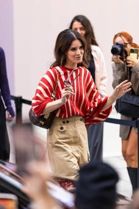 Lana Del Rey signs autographs outside Zimmermann during the Womenswear Collection Prêt à Porter Printemps Eté 2026 as part of Paris Fashion Week PFW , au Carreau du Temple, à Paris, France, le 6 octobre 2025 Julien Sarkissian Bestimage Lana Del Rey is seen outside Zimmermann during the Womenswear Spring Summer 2026 as part of Paris Fashion Week on October 06, 2025 in Paris, France Paris France  Copyright: xJulienxSarkissianx xBestimagexJulienxSarkissianx xBestimagex